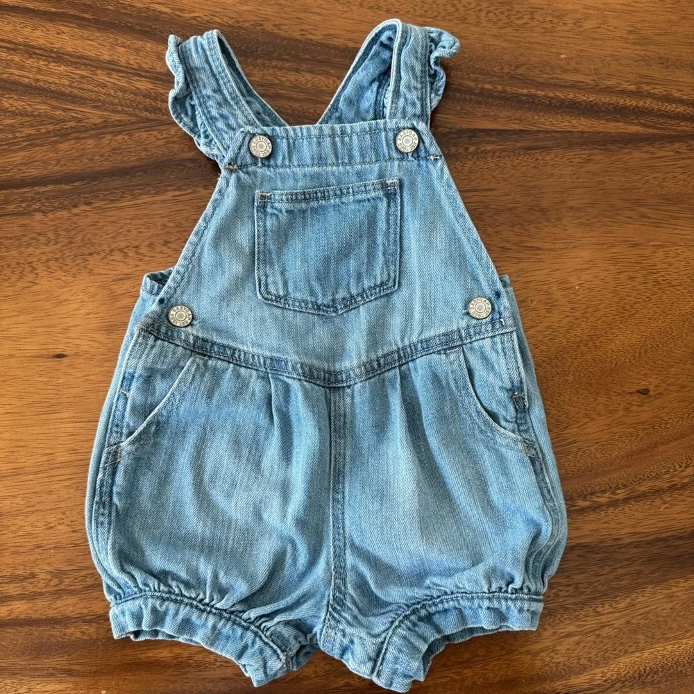 GAP Baby Denim Blue Short Overalls Organic Cotton Size 6-12M.
